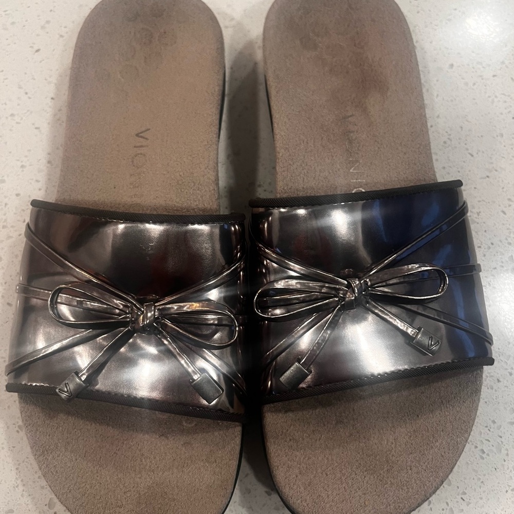 Vionic Metallic Silver Bow Slide Sandals